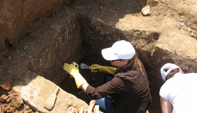 Mormintele Callatis-ului. Arheologii au elucidat misterul! - descoperiri02-1434648689.jpg