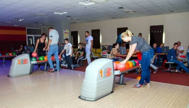 Deseară, Cupa Presei la bowling - deseara-1415294659.jpg