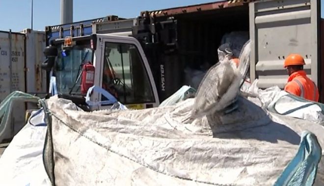 Transport uriaş de deşeuri ilegale, oprit la graniţă - deseuri-1639923009.jpg