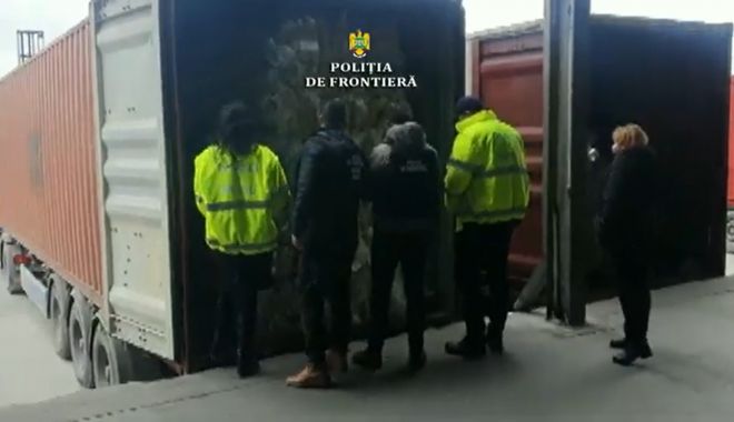 VIDEO / 38 de tone de deşeuri plastice descoperite  în Portul Constanța - deseuri-1641643649.jpg