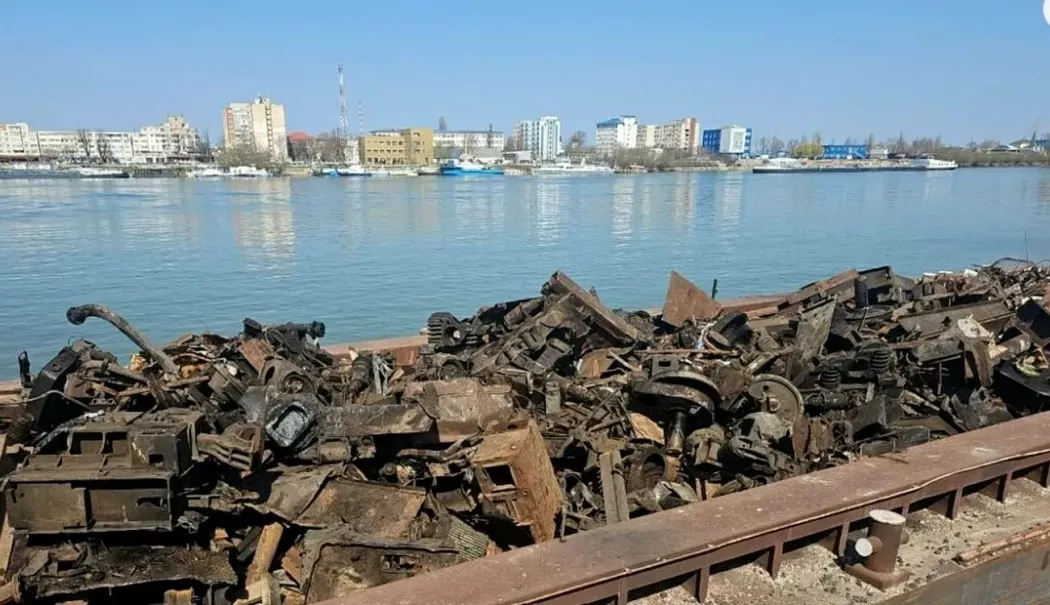 Transport ilegal de deșeuri pe Dunăre, oprit din drumul spre Turcia - deseuri-1774543246.webp