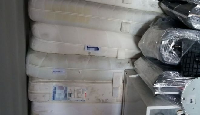 Container cu saltele la mâna a doua, trimis înapoi în Germania - deseuricontainersursapolitiaroma-1586369139.jpg