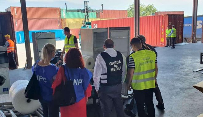 Încă un container cu deșeuri, sosit din Marea Britanie, oprit la graniță - deseuriport32-1623432846.jpg