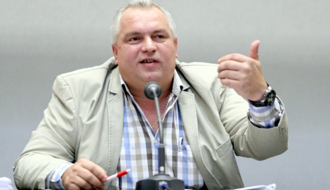 Nicușor Constantinescu, URMĂRIT PENAL pentru abuz în serviciu și complicitate la evaziune fiscală - desiplecatdintaradesaseluni14132-1501767126.jpg