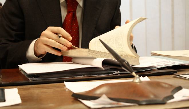 Lucrezi la birou? Trebuie să știi asta! - desk-1433886926.jpg