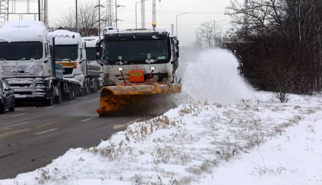 Se circulă în condiții de iarnă pe autostrăzile A1 și A2 - deszapezire-1770015561.webp