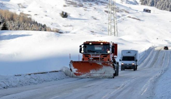 AVERTIZĂRI METEO DE VREME REA! Situația traficului, în această dimineață - deszapezirezapadaiarnasosea60769-1544856393.jpg