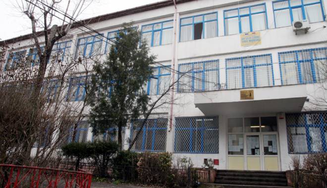 Liceul Virgil Madgearu devastat de infractori - devastare-1449514690.jpg