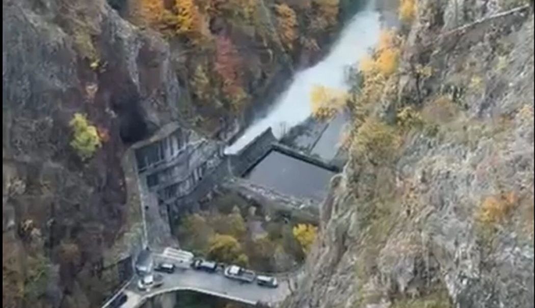 Exercițiu de amploare la Barajul Vidraru. A fost emis RO-Alert - devrsare-1761729525.jpg