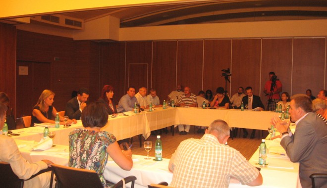 De ce nu pot trece plajele în administrarea primăriilor - dezabeterelegeaturismuluiolimp-1312401508.jpg