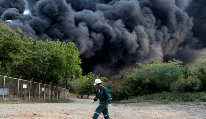 Dezastru ecologic după explozia unui rezervor de petrol - dezastruecologic-1472044837.jpg
