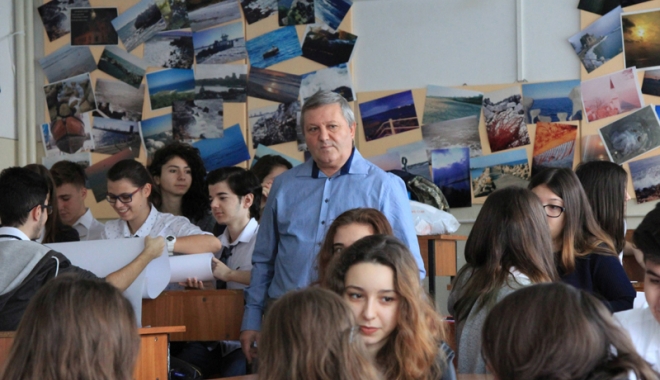 Școala românească pregătește elevii pentru viață? - dezbatere-1480351651.jpg