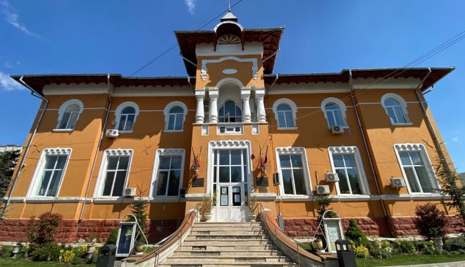 Dezbatere publică privind câinii maidanezi la Primăria Medgidia - dezbatere-medgidia-caini-1686938610.jpg