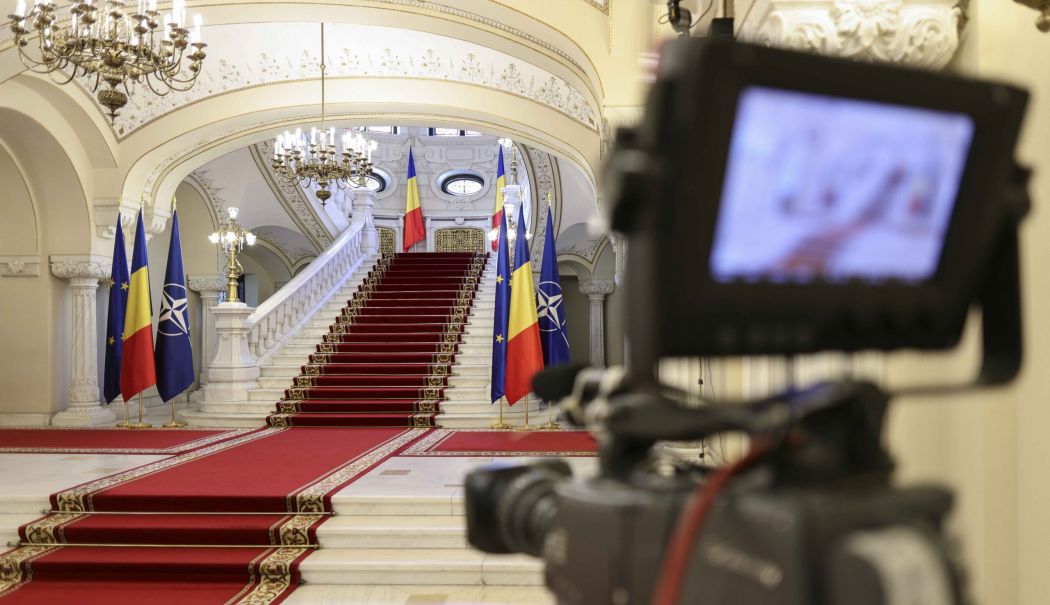 Dezbatere decisivă a alegerilor prezidenţiale, la televiziunea publică. Invitați cei doi candidați la președenția României