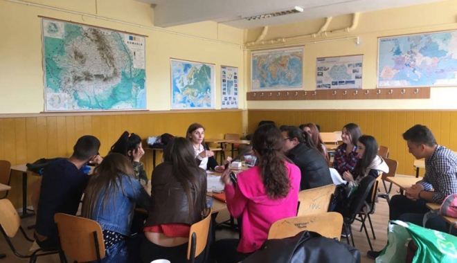 Elevii din Hârșova, prima competiție de dezbateri academice într-un oraș de provincie - dezbatereharsova2-1510940303.jpg