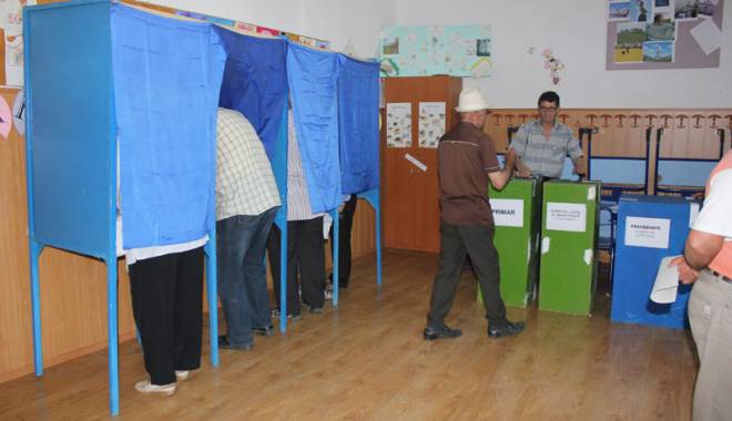 Dezbatere publică privind amenajarea secțiilor de votare - dezbaterepublicasectiidevotare70-1457718448.jpg
