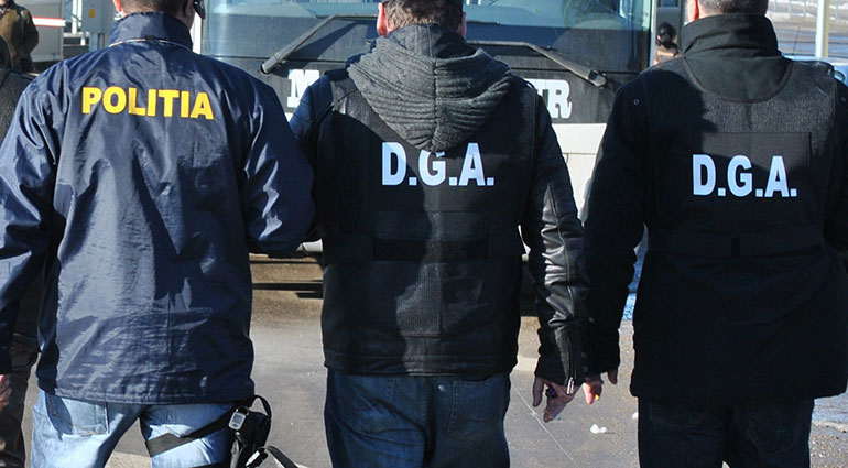 Mai mulți polițiști locali cercetați pentru că luau șpagă de la șoferi - dga-1717088750.jpg