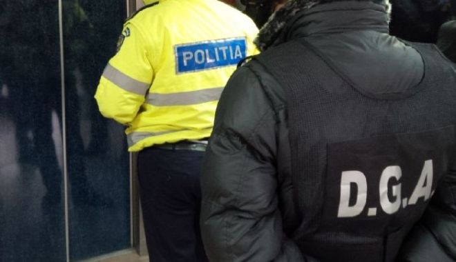 Polițiști reținuți pentru luare de mită. Primeau bani pentru a nu sancționa șoferi care comiseseră contravenții - dgatimisoara1-1540388304.jpg