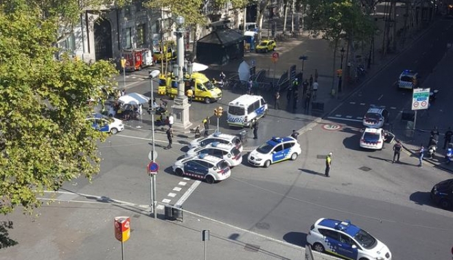 BARCELONA SUB TEROARE! Autoritățile confirmă că este un ATENTAT TERORIST: patru morți și peste 20 de răniți - dhcn4axw0aatpls-1502984629.jpg