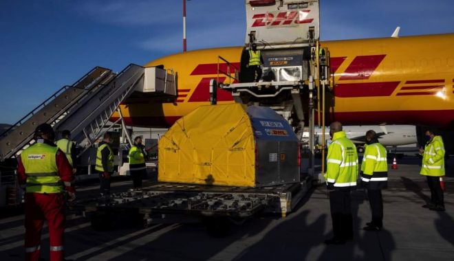 A şasea tranşă de vaccin Pfizer/BioNTech a sosit luni dimineață în România - dhl-1611559731.jpg