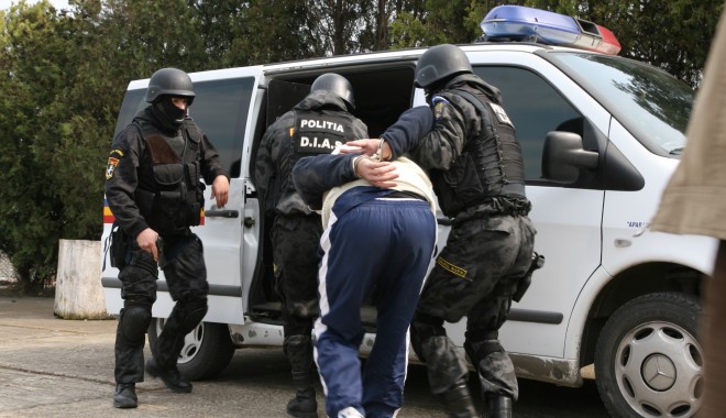 PERCHEZIȚII LA CONSTANȚA pentru destructurarea unui grup care se ocupă cu spălare de bani și înșelăciuni - dias-1360139083.jpg