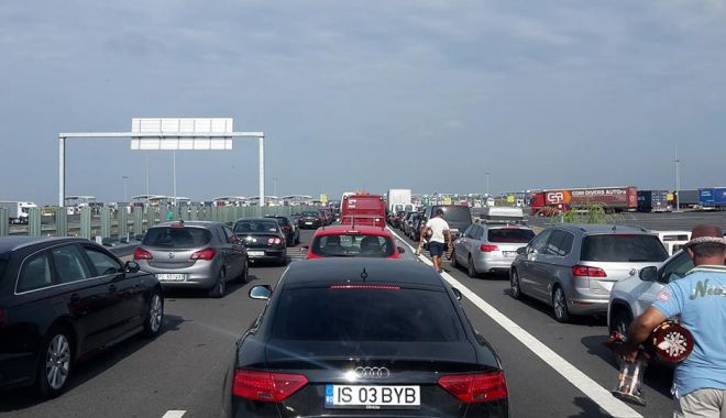 Diaspora se întoarce acasă. Cozi kilometrice în vămi - diaspora-1533541503.jpg