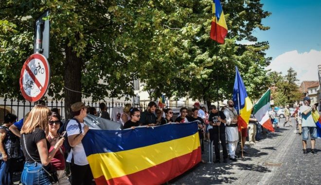 Veste bună pentru românii din diaspora. Vor putea transfera bani în România fără comision - diasporaprotestvavedem121024x683-1558425291.jpg