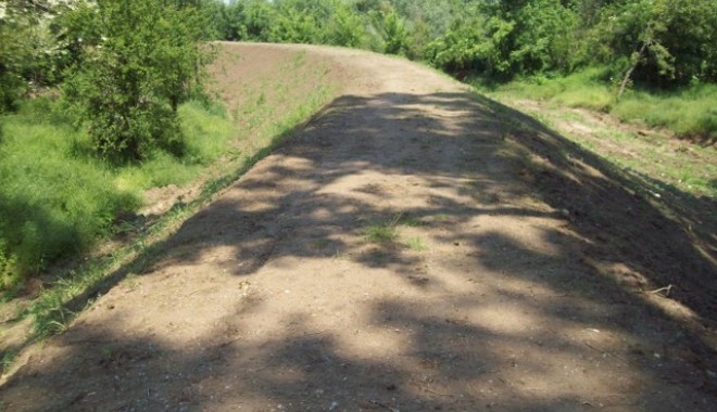 Digurile și barajele de apărare împotriva inundațiilor trec în administrarea Apelor Române - dig-1373009102.jpg