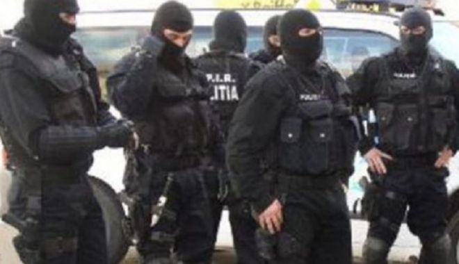 Grup de trafic de persoane, destructurat de DIICOT. Ce făceau aceștia - diicot-1656520288.jpg