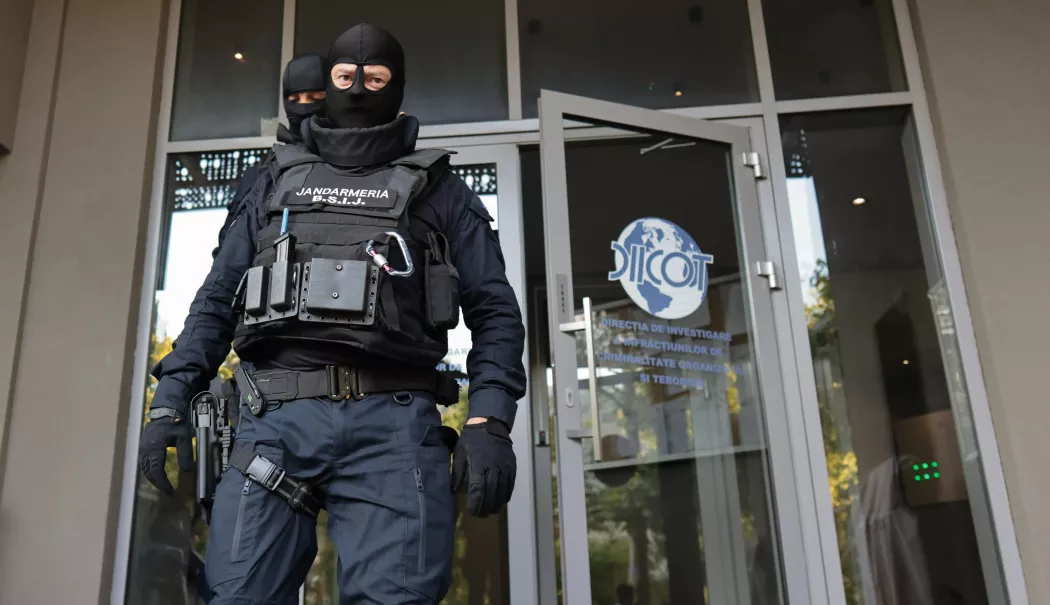 Polițist din cadrul IPJ Constanța, cercetat de DIICOT pentru viol și pornografie infantilă - diicot-mascat-1775202065.webp