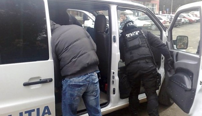 DESCINDERI CU MASCAȚI în cartierul Anadalchioi - diicot13521891891355384569-1383210512.jpg