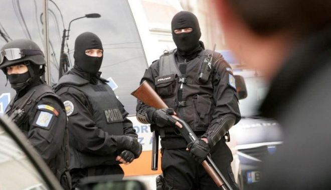DIICOT: 26 de kilograme canabis, găsite de anchetatori într-un autoturism al traficanţilor la Cluj - diicot2e1551766934442-1680944787.jpg