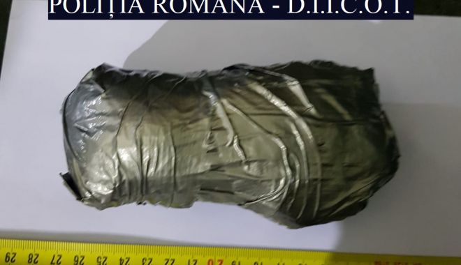 Cocaină adusă din Olanda pentru a fi vândută în Constanța, confiscată pe A2! - diicotcocainasursadiicot1-1584386922.jpg