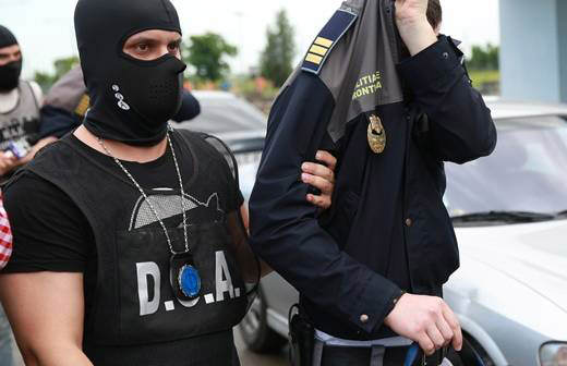Cinci polițiști de frontieră, reținuți pentru mită - diicotdgamoravitafotoopiniatimis-1751364225.jpg