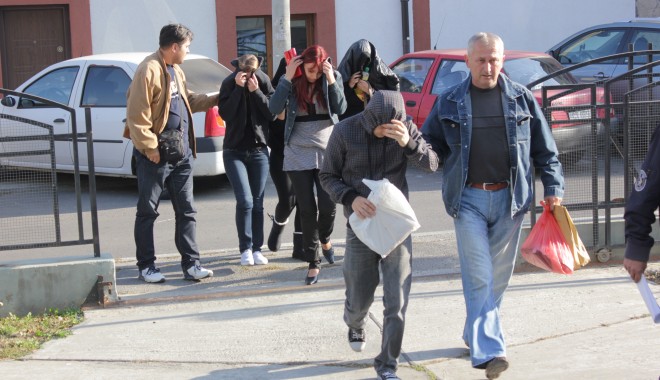 Ce spune Inspectoratul Școlar Constanța despre învățătoarea proxenetă - diicotmascatiproxeneti40-1351082284.jpg