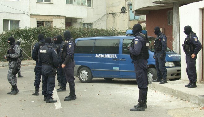 PERCHEZIȚII LA CONSTANȚA. Cum au scos carderii constănțeni milioane de euro din conturile oamenilor - diicotperchezitiilaconstanta-1386182510.jpg