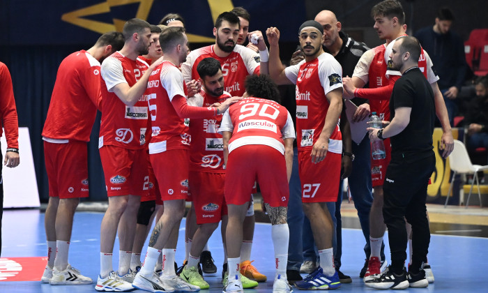 CS Dinamo București a debutat cu stângul în Liga Campionilor la handbal - dinamo-handbal-1757598935.jpg