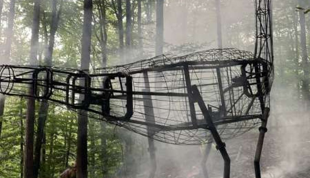Incendiu la Dino Parc! Dinozaur de 10 metri, în flăcări - dinozaur1-1721491916.jpeg