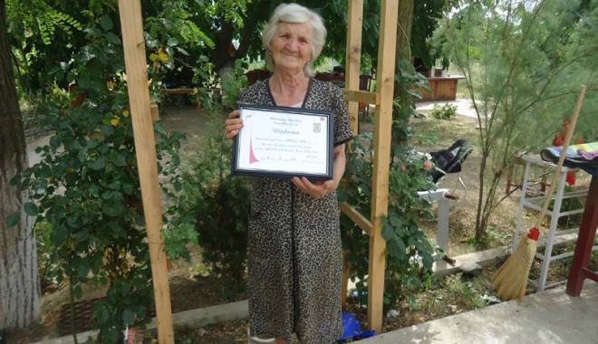 Diplome și bani pentru vârstnicii de 80 de ani din comuna Grădina - diplomesibanipentruvarstniciigra-1440080391.jpg