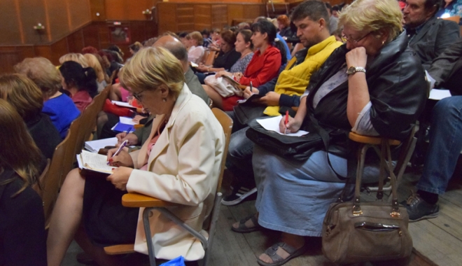 Mai sunt câteva zile pentru înscrierea  la concursul de directori - directori-1498999134.jpg