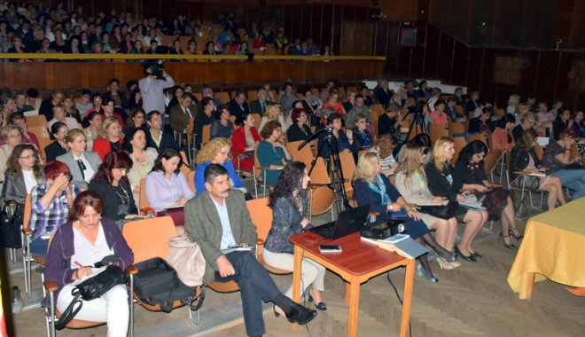 Joi, ședința cu directorii de școli și licee - directori-1555434526.jpg