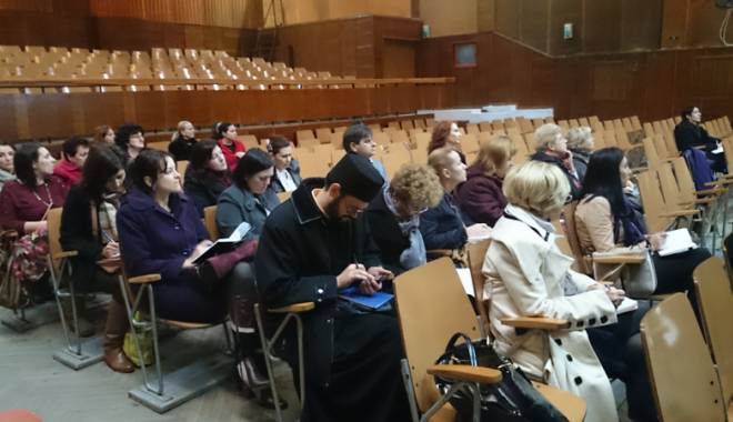 Ce se întâmplă cu profesorii din învățământul privat - directoriprivati-1414698393.jpg