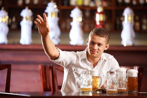 Discuție la bar - discutie-1758214490.jpg