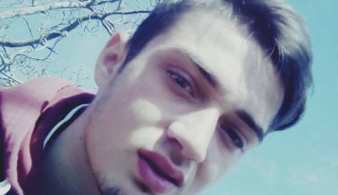 Cine este tânărul student la 