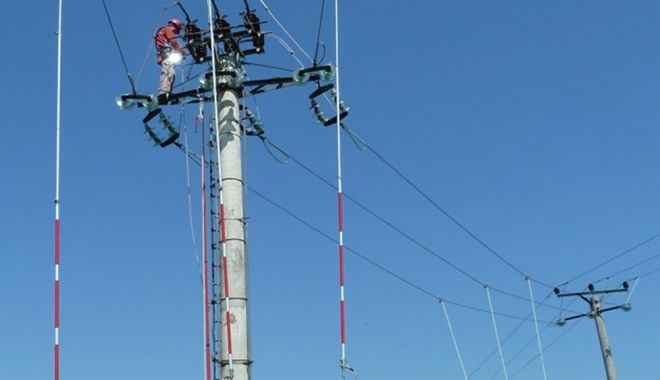 Distribuitorii de electricitate au plătit despăgubiri uriaşe clienţilor - distribuitorii-1627491463.jpg