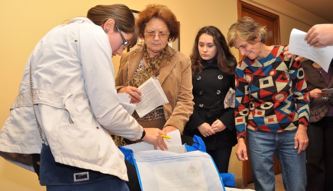 Recensământ 2011/ Încep raportările despre primele persoane recenzate - ditribuiremaperecenzori9-1319182551.jpg