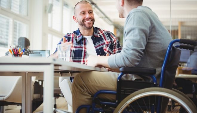 Lege promulgată: Persoanele cu handicap vor avea drepturi și facilități suplimentare