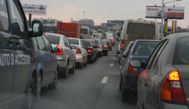 Circulație blocată pe DN 1, în Brașov, în urma unui accident în care au fost implicate trei mașini - dn-1357139441.jpg
