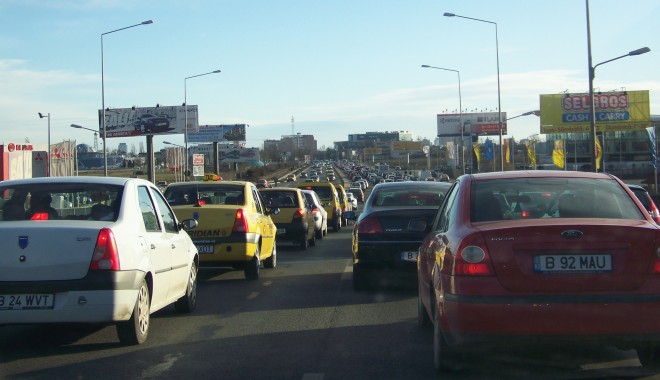 Accident pe DN1, circulația este îngreunată pe ambele sensuri - dn1-1357746117.jpg
