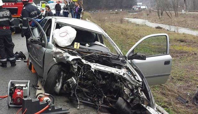 Accident rutier grav! Un mort și cinci răniți! - dn1-1413100604.jpg